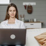 亚马逊群发税务合规警告_亚马逊推出价格历史标识推动定价透明改革