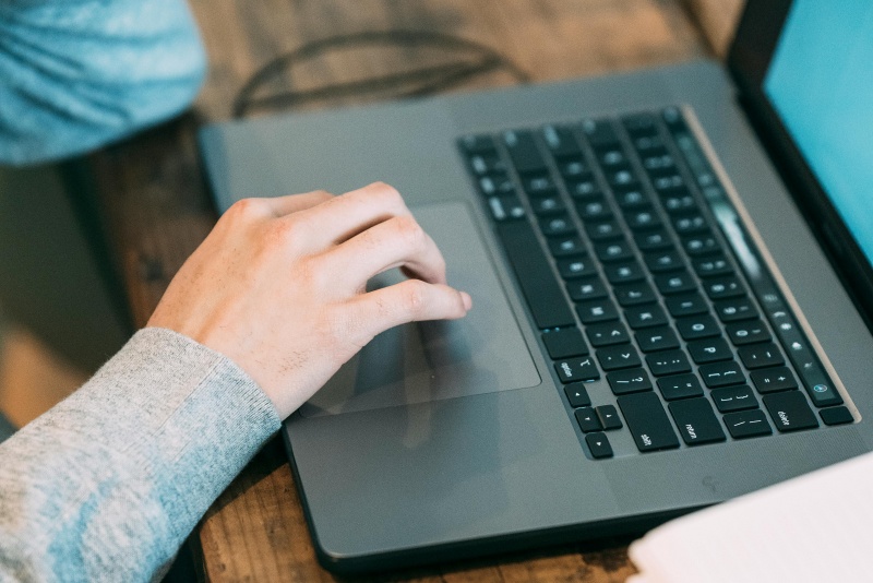 店铺“换壳”拆分收入引发监管_店铺更换主体引发税收风险提示.jpg 店铺“换壳”拆分收入引发监管_店铺更换主体引发税收风险提示.jpg