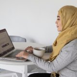 Ozon轻小件爆发式增长_2025俄罗斯电商Ozon销售额预计增长40%